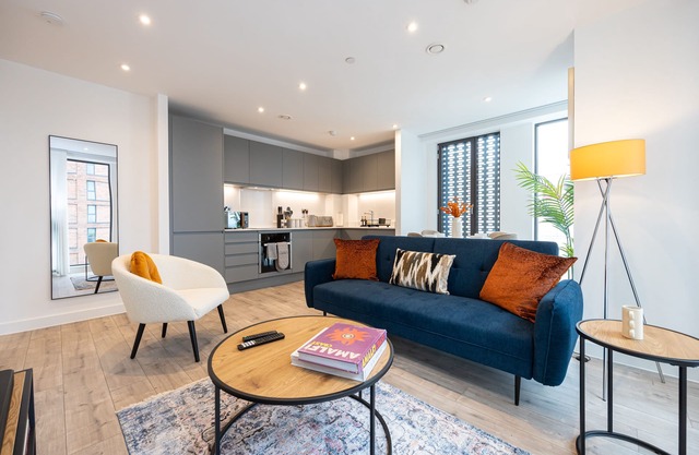 Pet friendly 2BR near Piccadilly | Asquare Letting, Victoria House 1303