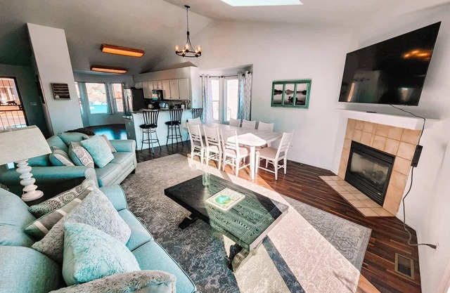 Pet Friendly/3 King Beds/Sleeps 14/Game room near Air Force Academy