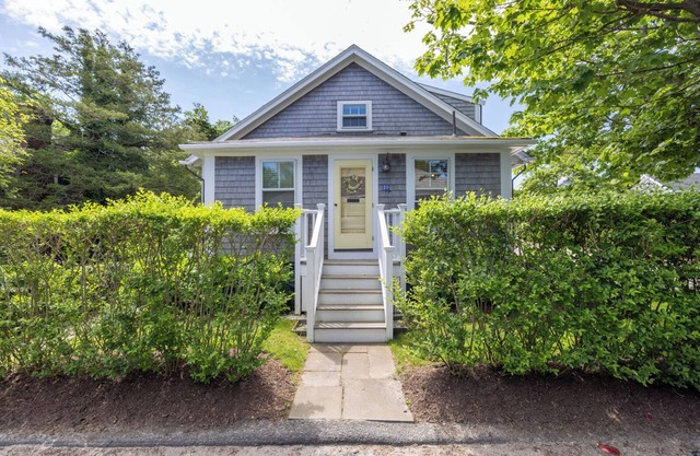 Pet friendly 5 bedroom in town Nantucket