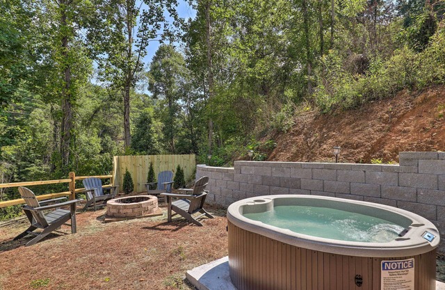 Pet-Friendly Asheville Retreat w/Hot Tub