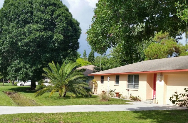 Pet Friendly Beautifully Decorated Home Min rental in Season