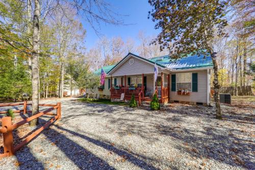 Pet-Friendly Beech Mtn home, 2 Mi to SkiingandHiking