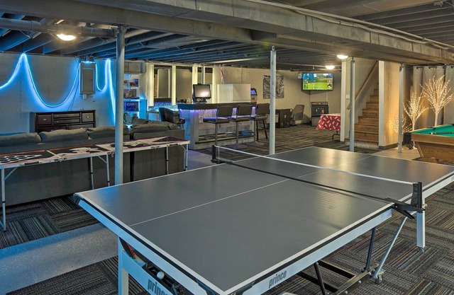 Pet-Friendly Des Moines Retreat w/ Game Room!