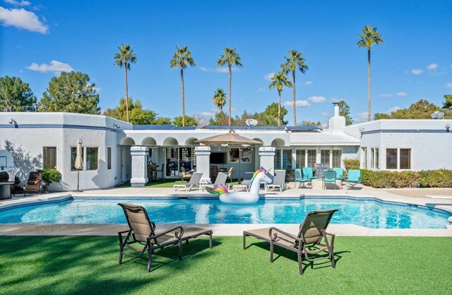 Pet-friendly entertainer's abode with heated private pool, spa, and pool table!