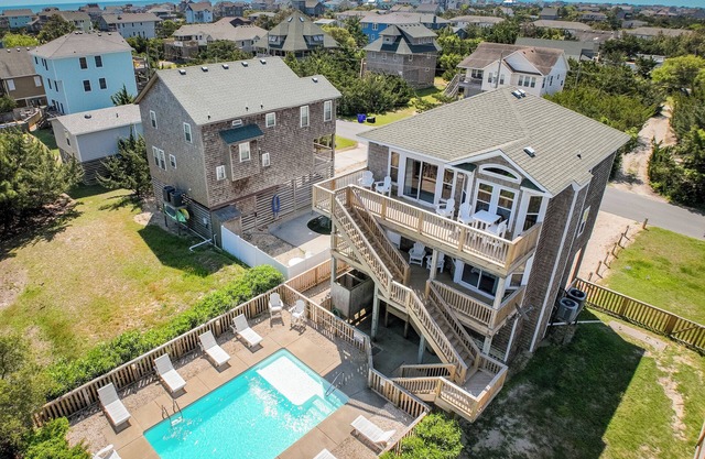 Pet Friendly, fenced in Yard and Huge Pool! Sound Views, 2 min walk to Ocean