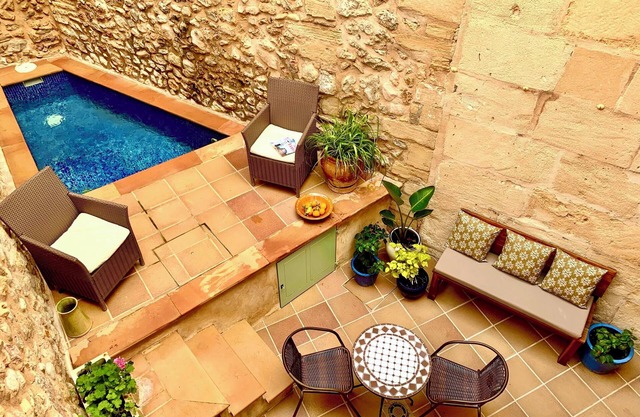 Pet-Friendly Holiday Home 'Casa Romana' with Mountain View, Pool & Wi-Fi