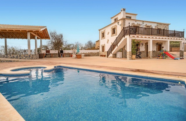 Pet friendly home in Algarinejo