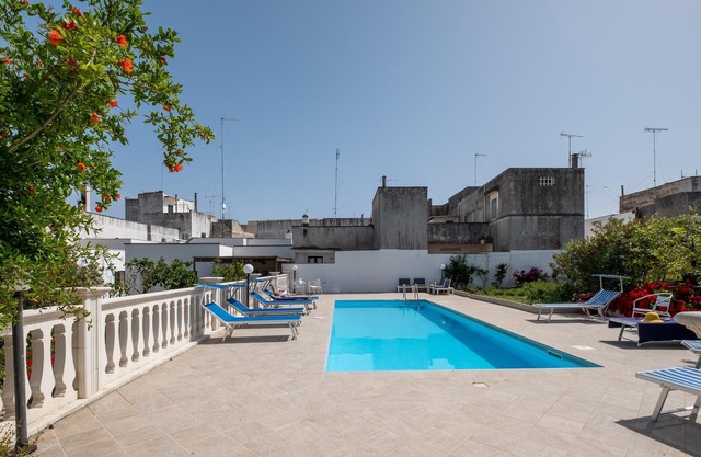 Pet-Friendly Holiday Home Casa Papadia - Bilocale Viola with Pool & Wi-Fi