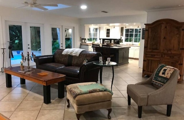 Pet Friendly Pool Home moments from WECn