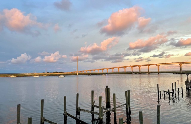 Pet-Friendly Private Apartment, Waterfront, Balcony