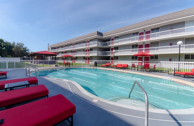 Pet-friendly Property with Free Parking and Free Breakfast, Seasonal Pool