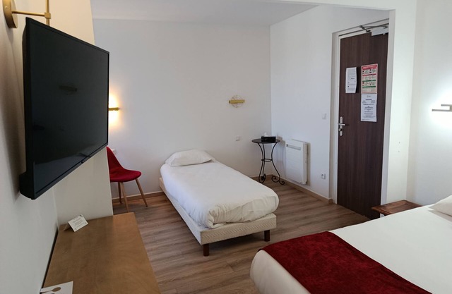 Pet-Friendly Room w Parking Close to Local Trails