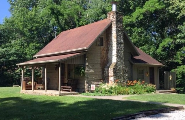 Pet friendly, secluded, close to Nashville!