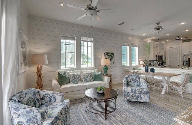 Pet-Friendly, Stylish Condo w/Cinnamon Shore Pools, Dining & More!