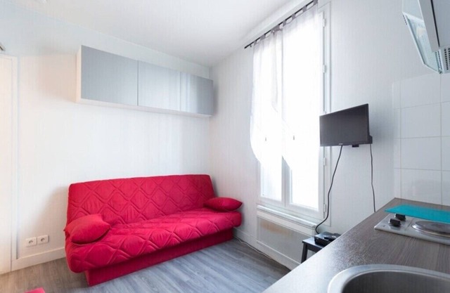 Petit Espace Bien Agencé Pour Court Séjour , Proche Maison des Examens