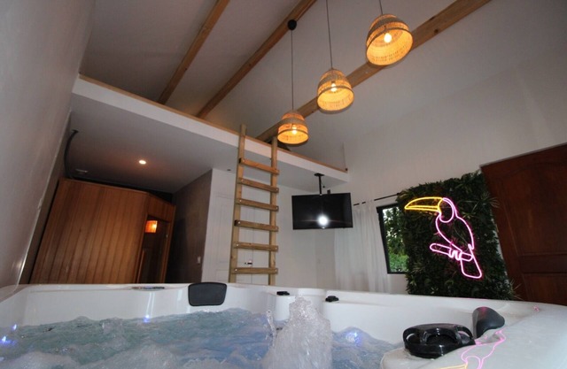 Petite Maison Avec Jacuzzi et Sauna Finlandais Proche Paris