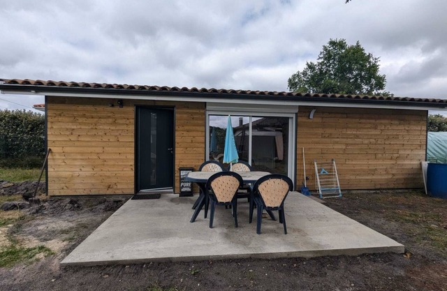 Petite Maison Neuve et Bien Équipée Dans un Petit Coin Tranquille