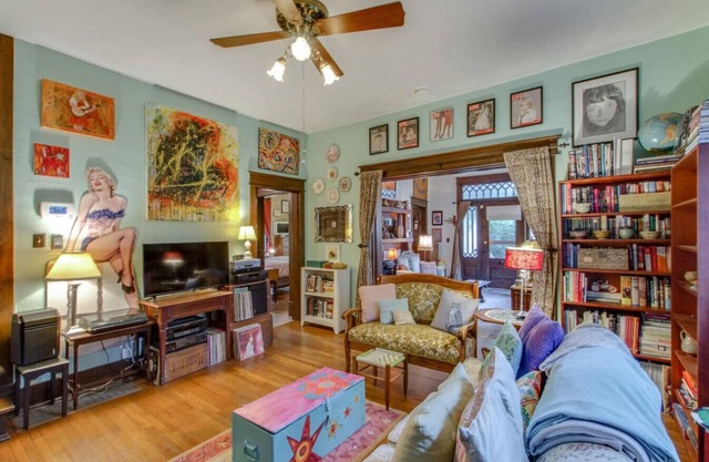 Petite Vintage Charmer - Trendy East Nashville