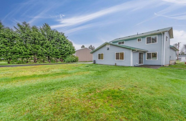 Pets OK, 5-min to beach, Wi-Fi, Newly Remodeled (SaltyD)