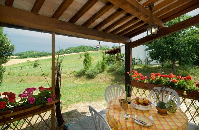 Pettirosso apartment in the Marche in La Maestade property