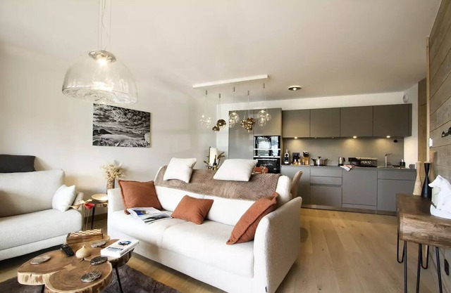 PHOA22 Beautiful apartment in residence with swimming pool at the foot of the slopes