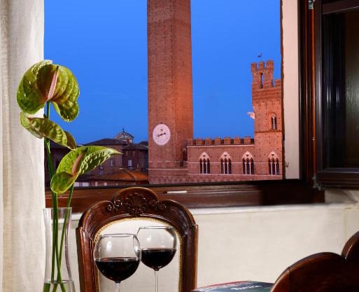 Piazza del Campo Honeymoon Suite