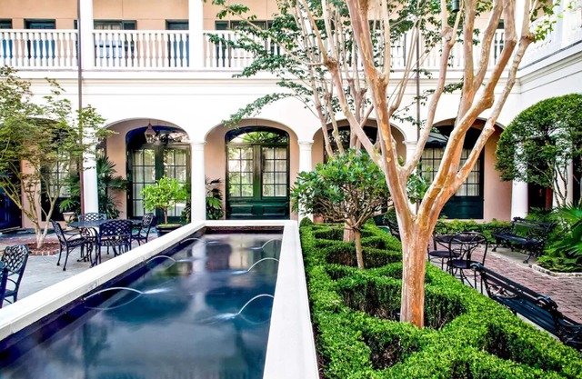 Piazza King Charm: Luxurious Stay at Planter Inn, Near King Street Thrills