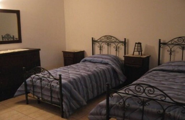 Piccolo 1 apartment in complex with ample parking 15min from the sea