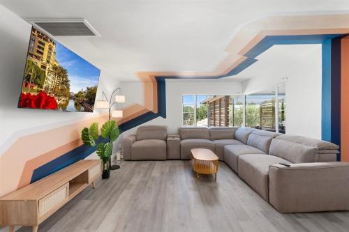 Pickleball, Sparkling Pool, Mini Putt and Sleeps14