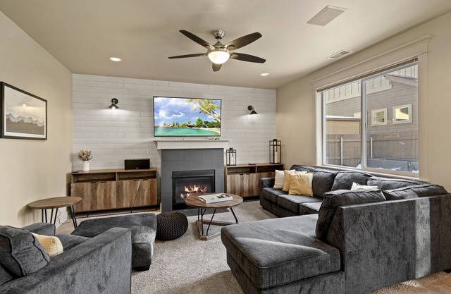 Pico in the Pines, pet friendly and cozy fireplace