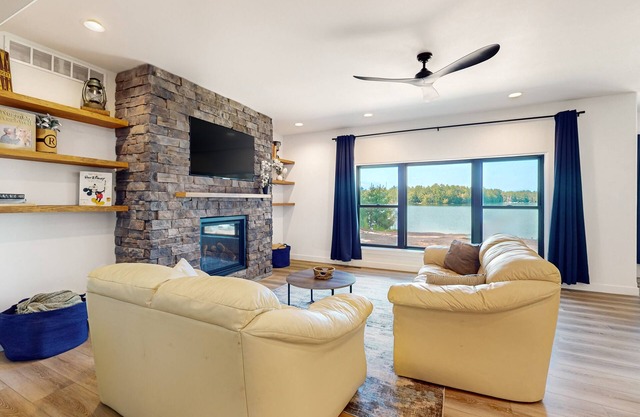Picturesque Lakefront Home with Foosball, Gas Grill, Fire pit, Dock & WIFI