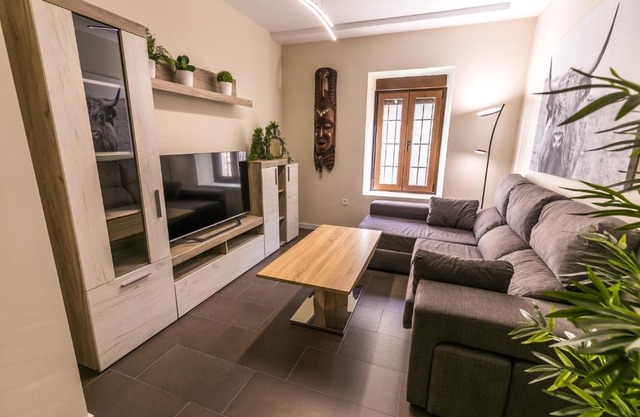 Pilar8 - Apartamento céntrico y moderno con piscina y parking