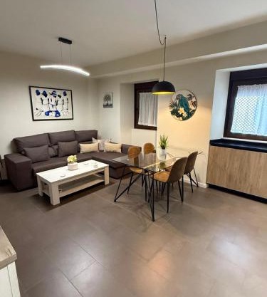 Pilar8 - Bonito y céntrico apartamento con parking y Piscina