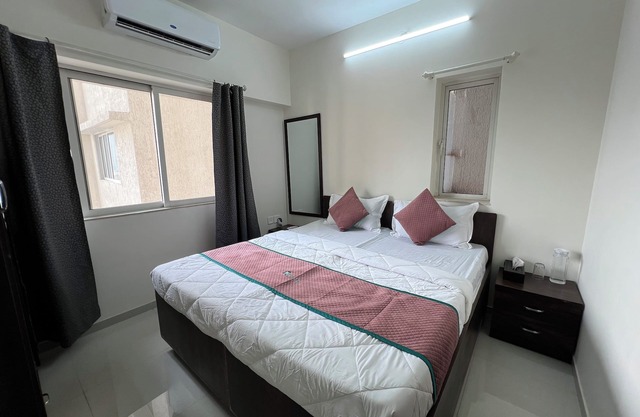 Pinaki Comfort Stay Malad - Near Nesco & Oberoi Mall