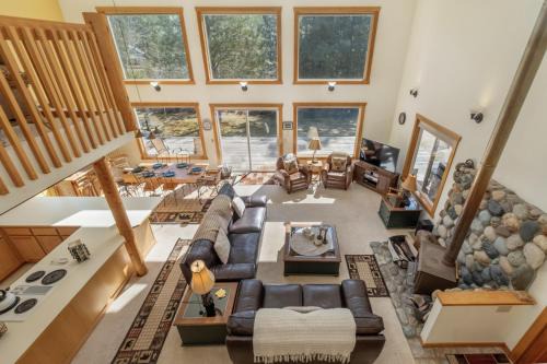Pine Tree Cottage by NW Comfy Cabins