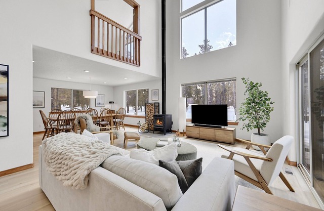 Pine View Home - 6bdr/5bath - 3 King/3 Queen - Private on 5 Acres