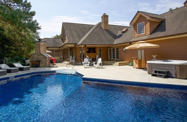 Pinehurst Golf home w/pool,Game room, Pool table, sleep up to 12