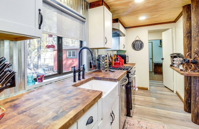 Pinetop-lakeside Cabin Rental: Porch & Fire Pit!