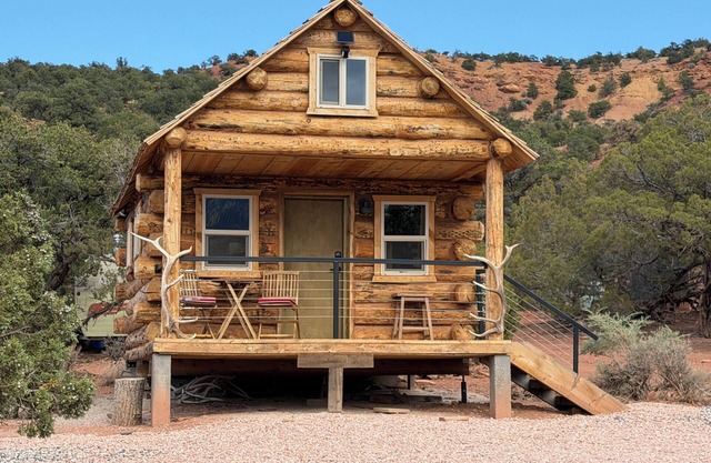 Pioneer Cabin at Lion Mountain Retreat on 10 Acres Surrounded by Public Land