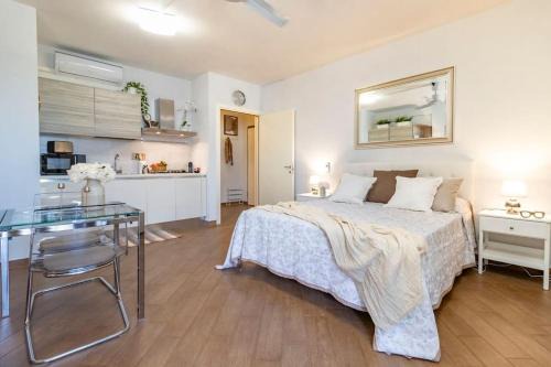 Pisa AirPort-Train Station AC Free Parking