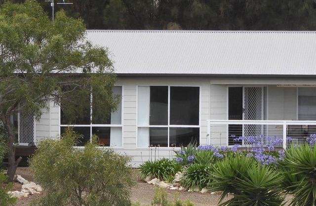 Pisces - Seaside serenity. 100 metres to a safe, secluded, family friendly beach