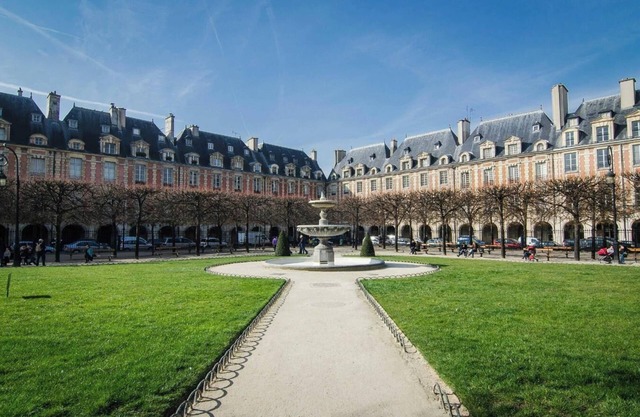PLACE DES VOSGES , PARISIAN CHARM , PLACE FOR 10 - 3 BEDROOM - RUE RAMBUTEAU