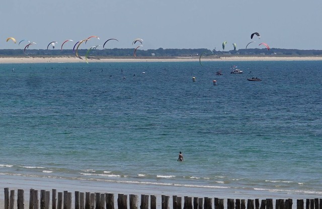 Plage sable blanc,gavres océan ,voile et kite surf,peche à pied.