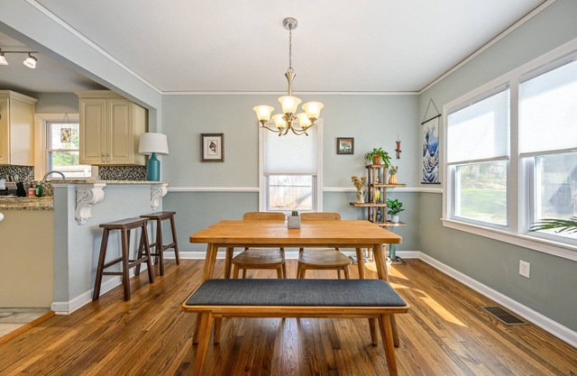 Plan A Trip To Georgia Aquarium In This Comfy 3BR