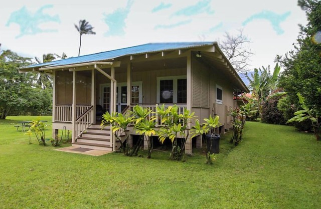 Plantation Cottage - very private 1br/1ba cottage near the beach in Hanalei