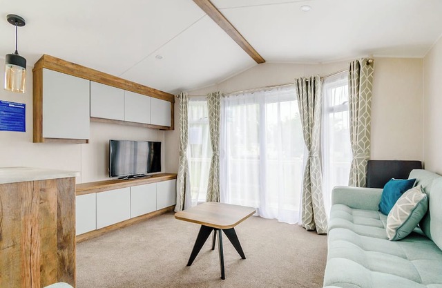 Platinum 6 berth Caravan (2 bed)