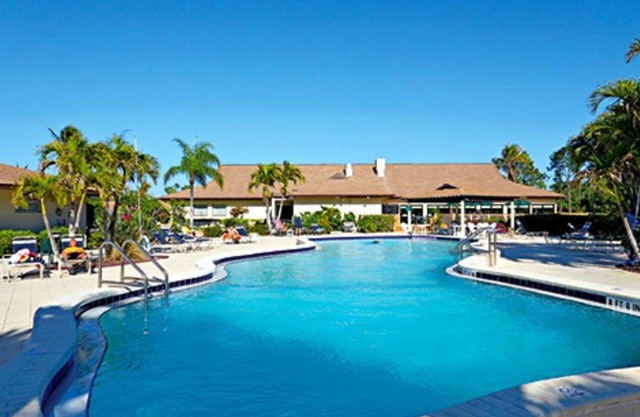 PLAY GOLF HERE! GLADES COUNTRY CLUB 2/2 LOVELY SEASONAL/6 MONTH/1 DAY AVAILABLE!