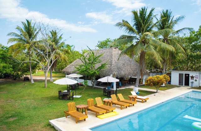 Playa Bambú - Entire house for 16-32 people with pool near the sea.