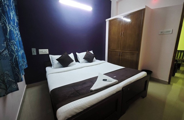 Pleasant 2-bedroom apartment with AC in the Heart of Chennai CMBT