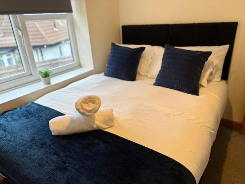Pleasant 5BR Home - Near Wollaton Hall, QMC, City Centre & Nottingham University - Sleeps 9